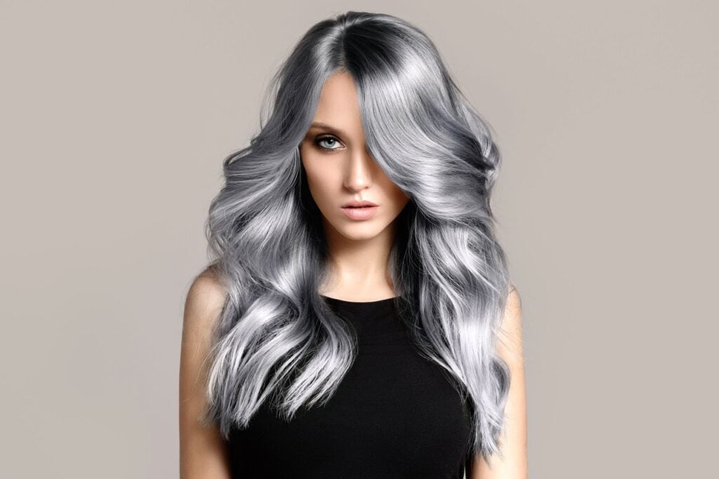 femme teinte gris polaire