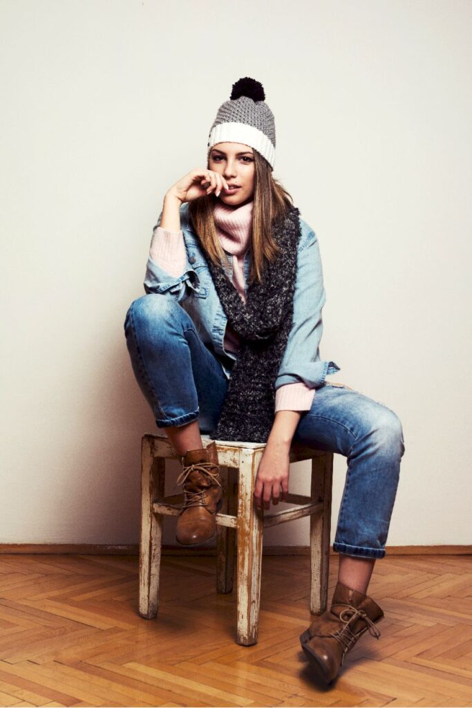 femme style streetwear avec bonnet