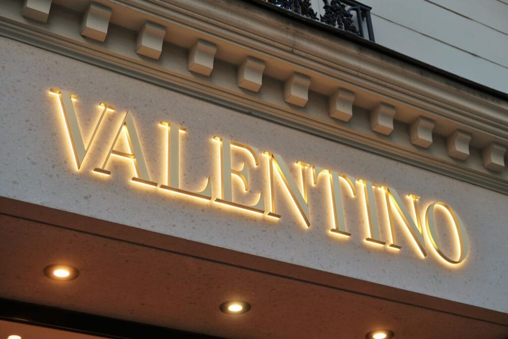 interrupteur crepusculaire pour enseigne lumineuse magasin